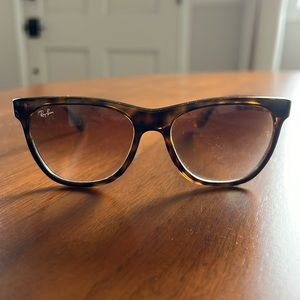 Ray-Ban Women’s Brown Wayfarer RB4184